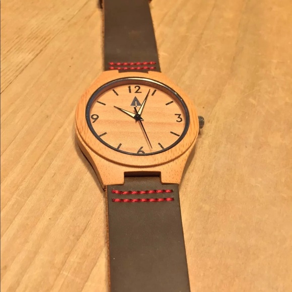 Treehut Watch - Picture 3 of 3